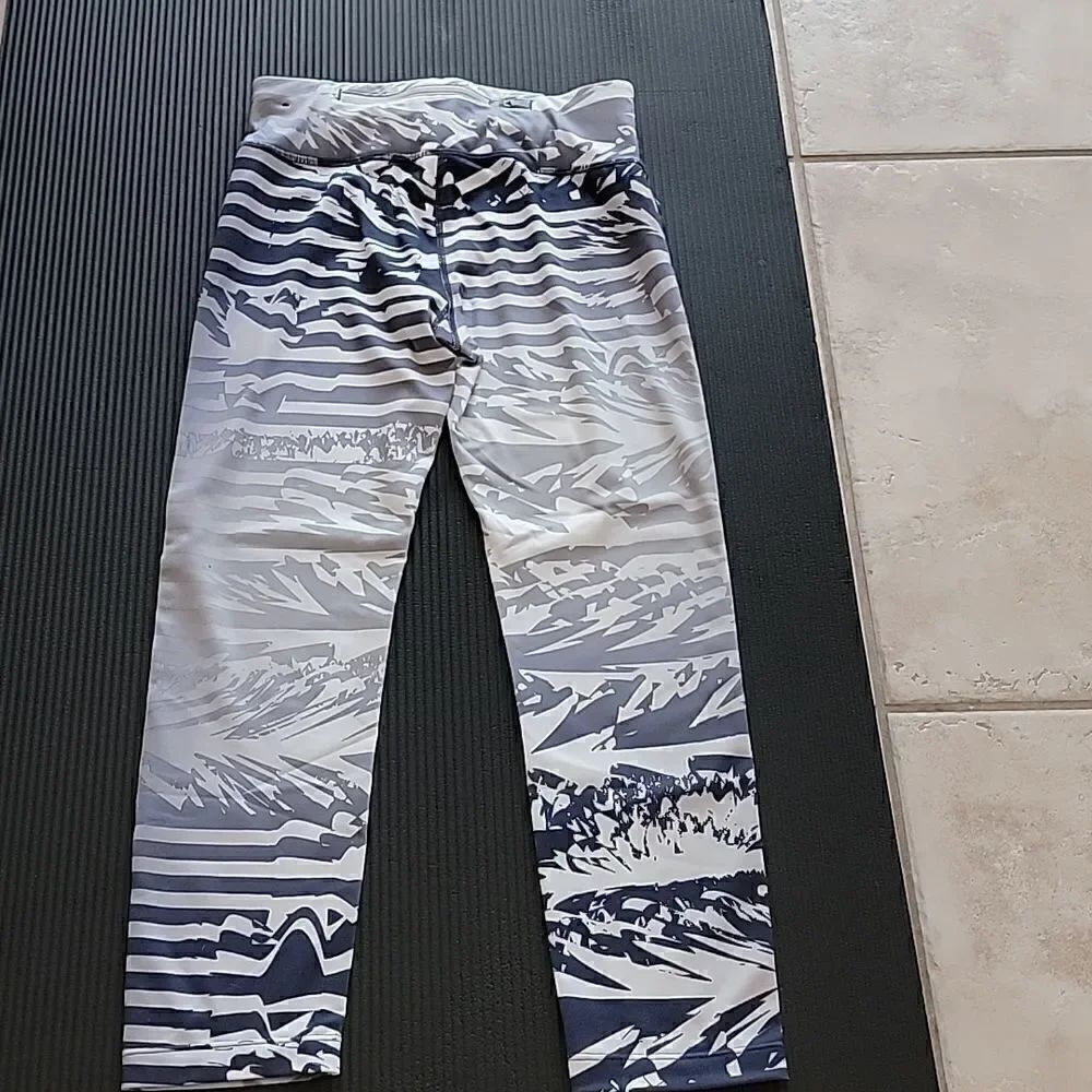 Nike Dri Fit Capri's - Picture 5 of 6